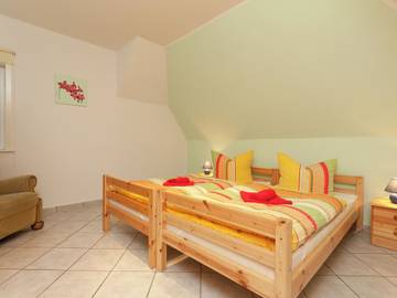 Ferienhaus für 12 Personen, mit Terrasse und Garten sowie Sauna und Pool, kinderfreundlich in Elend