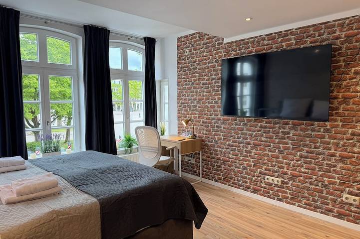 Ganze Wohnung, Schloss-Loft komfortables Studio im Altbau mit Schlossblick, Waschmaschine in Oldenburg, Niedersachsen