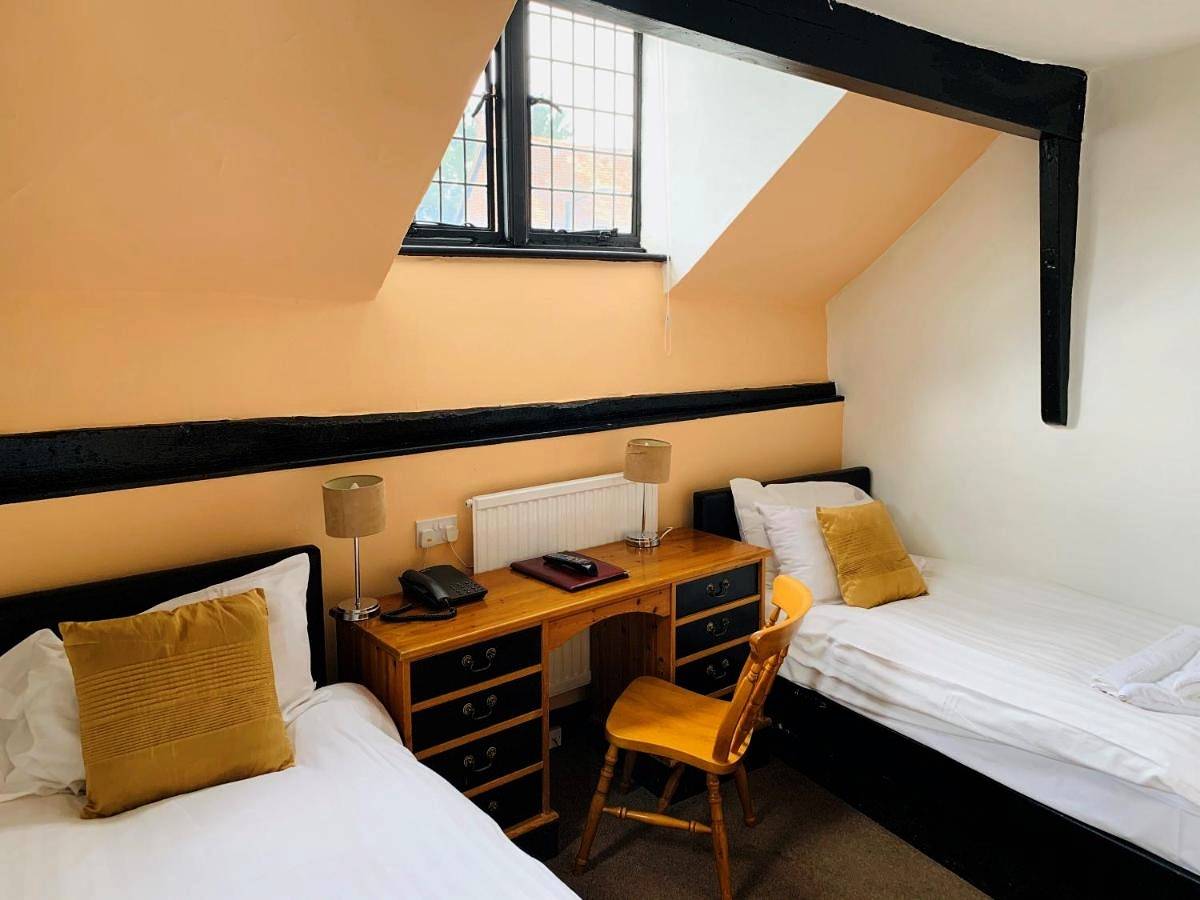 Hotel for 10 people with terrace in Hertfordshire