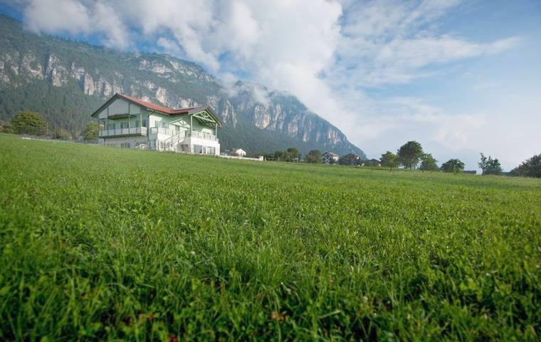 Casa vacanza per 3 persone, con Balcone e Terrazza nonché Giardino e Panorama a Fai della Paganella
