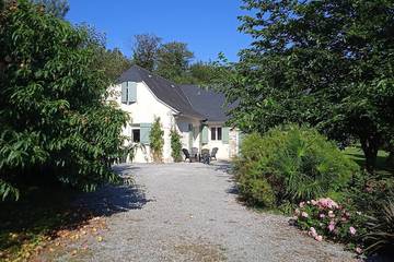 Gîte pour 6 personnes, avec terrasse et jardin, animaux acceptés à Ogeu-les-Bains