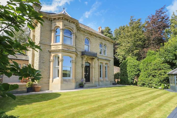 Cottage for 15 people, with garden in Holmfirth