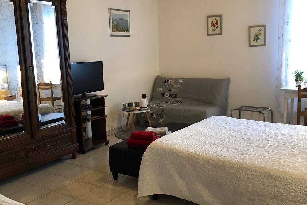 The Laura room offers calm, comfort and serenity in Castelsarrasin, Tarn y Garona