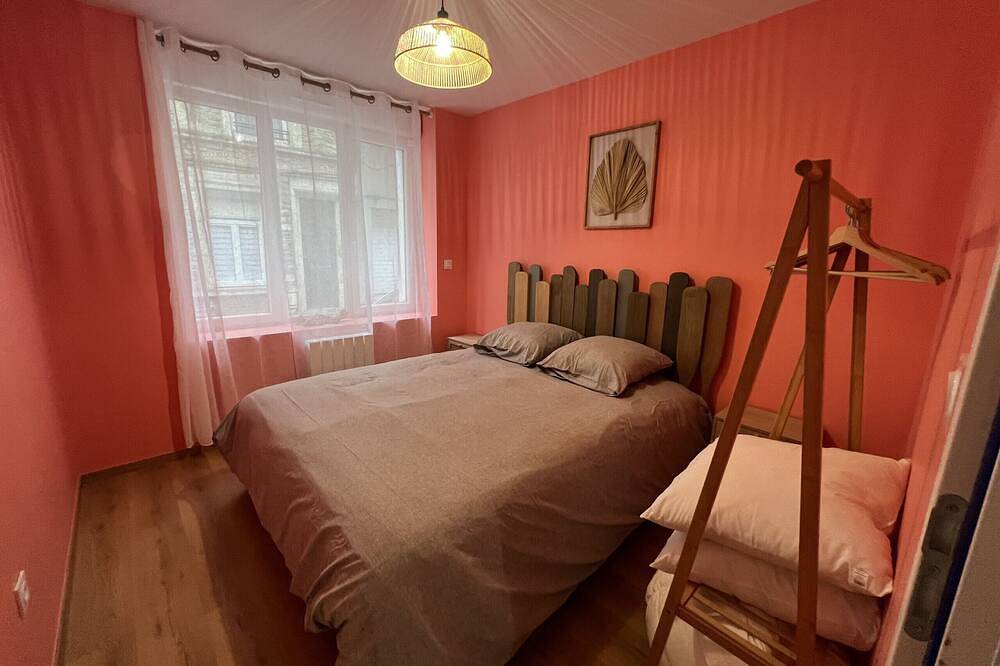 Entire apartment, Under the Sea: 4–6 people, terrace, spa in Boulogne-sur-Mer, Boulogne-sur-Mer region