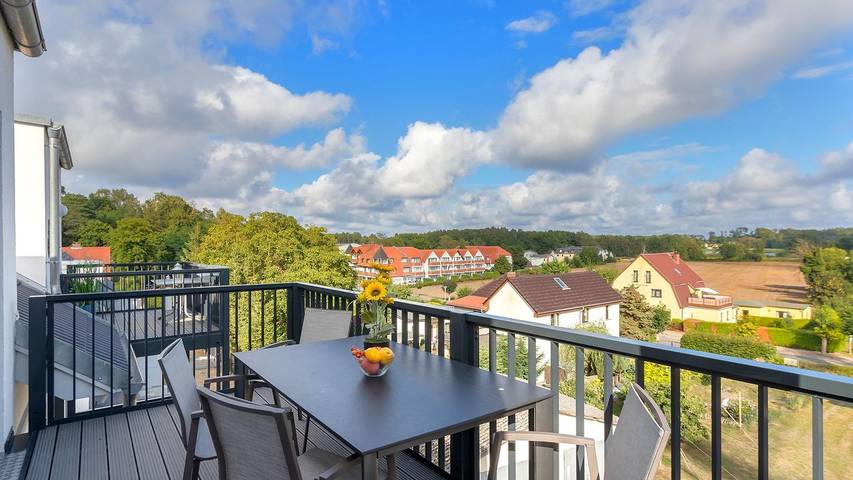 Ferienwohnung für 4 Personen, mit Seeblick und Ausblick sowie Balkon in Kölpinsee