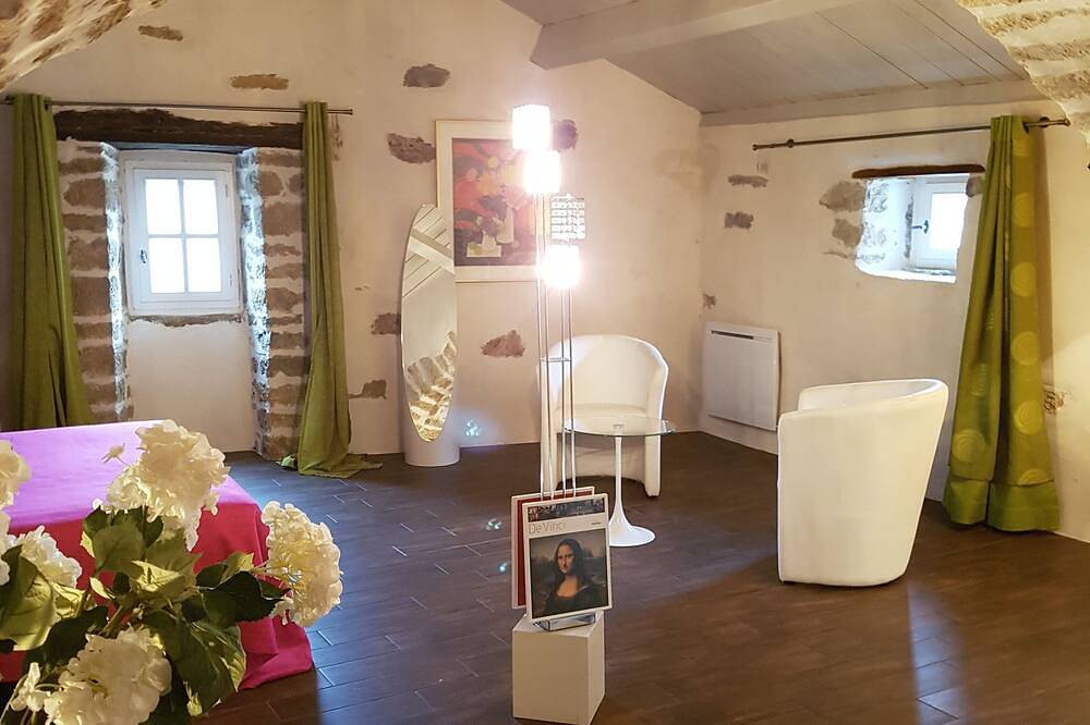 La Terrasse De Peyre \"chambre la grange\" (barn room) in Comprégnac, Parc naturel régional des Grands Causses