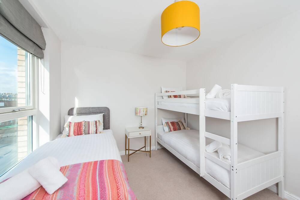 48 Annandale Street  -  Bold, bright child friendly apartment with free parking. in Edinburgh, Edinburgh and Lothian