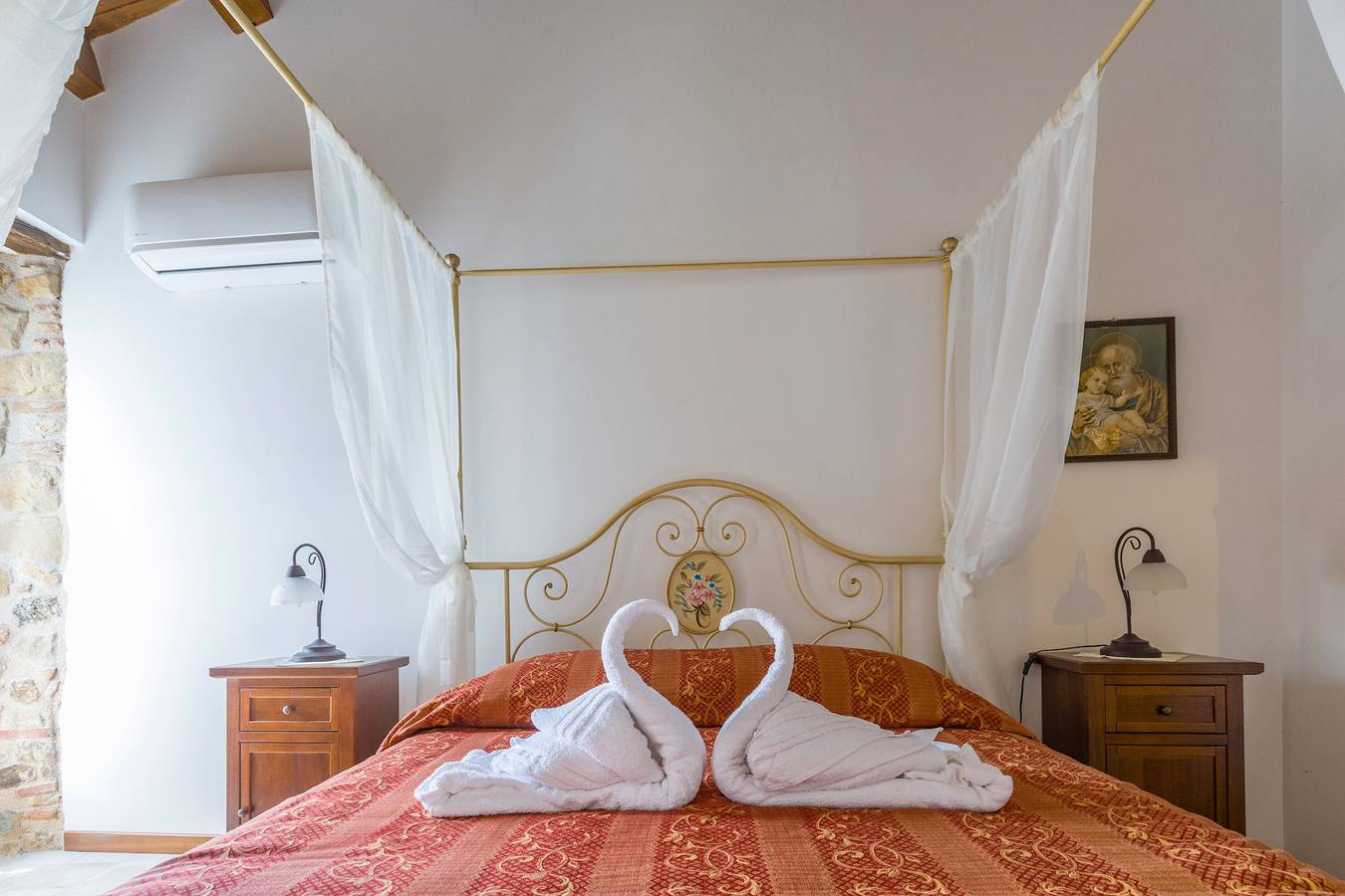 Kamer 'Arcaloro Resort Infinito' met Uitzicht op de Bergen en Bubbelbad in Sant'Angelo di Brolo, Provincie Messina