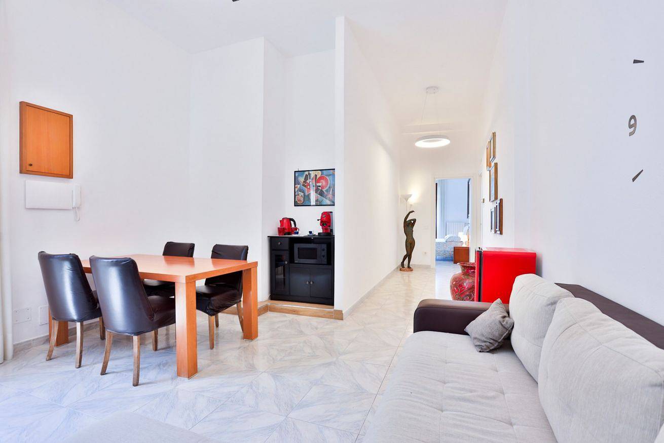 Entire apartment, Guesthost - Amalfi Room - Salerno in Salerno, Tyrrhenian Coast Campania