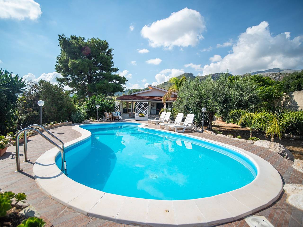 Villa in Sizilien mit Pool am Sandstrand in Scopello, Castellammare del Golfo
