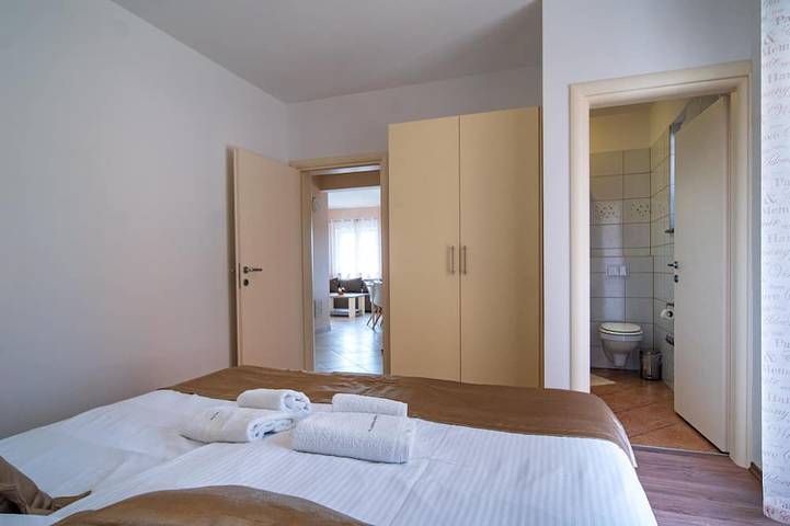 Ganze Wohnung, 350 m vom Strandstrand Entfernt, Ideal für Familienurlaub, Voll Ausgestattet in Lopar, Rab