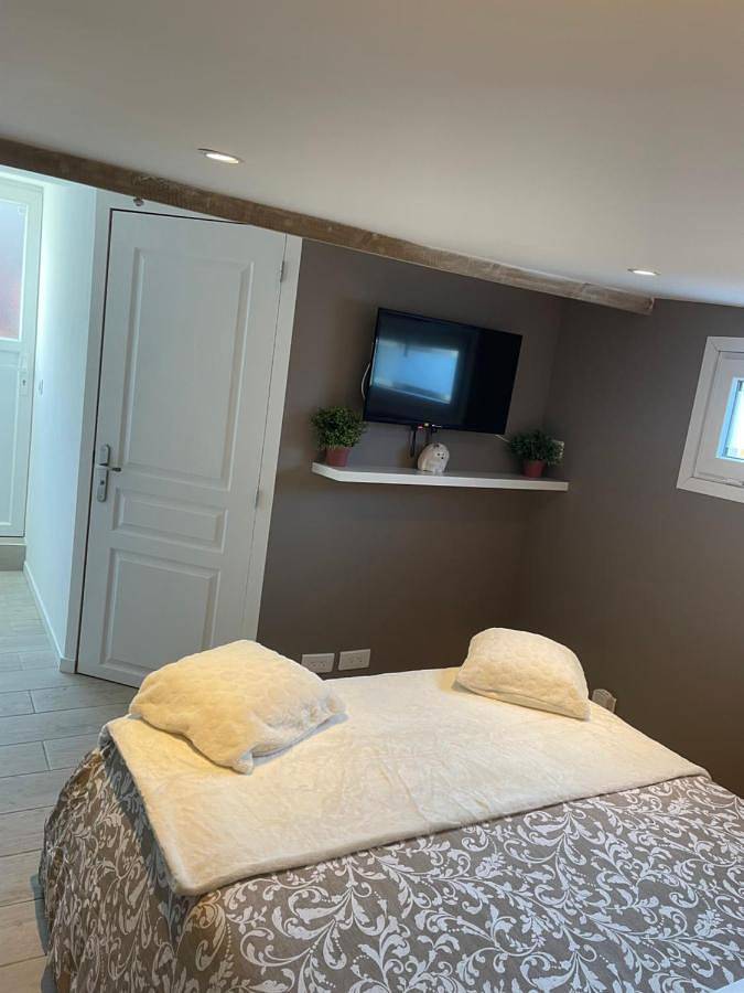 Double Room with Private Bathroom in Dieppe, Région de Dieppe