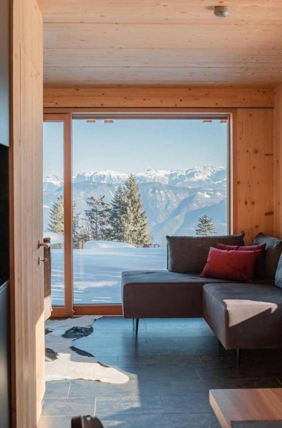 Location de vacances pour 6 personnes, avec jacuzzi ainsi que sauna et balcon à Abisko