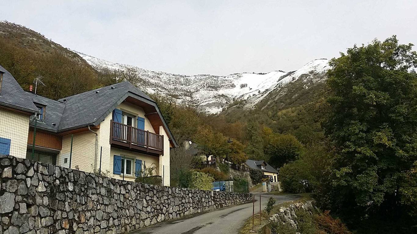 Gîte des Hauts d'Ouzous, 2 chambres, Spa, proche Argelès-Gazost in Ouzous, Pyrénées