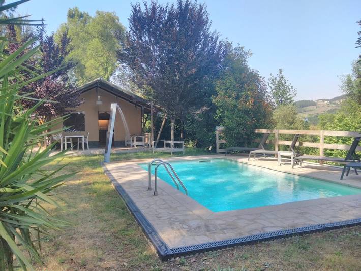 Geheel appartement, Appartement 'Glamping' met bergzicht, wifi en airconditioning in Arco de Baúlhe, Arco de Baúlhe e Vila Nune