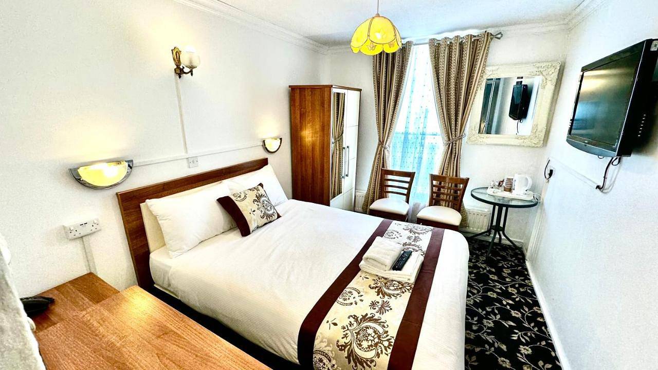 Family Room (3 Adults) in Brighton, Sussex