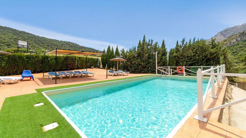 Casa rural para 19 personas en Benaoján