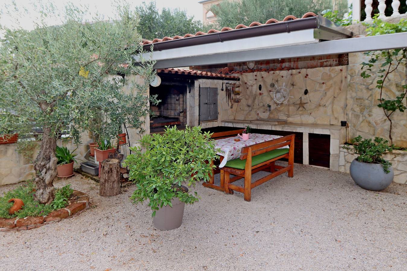 Ganze Wohnung, 1-Zimmer-Ferienwohnung mit Terrasse Kornic (Krk) A-415-a in Krk Stadt, Krk
