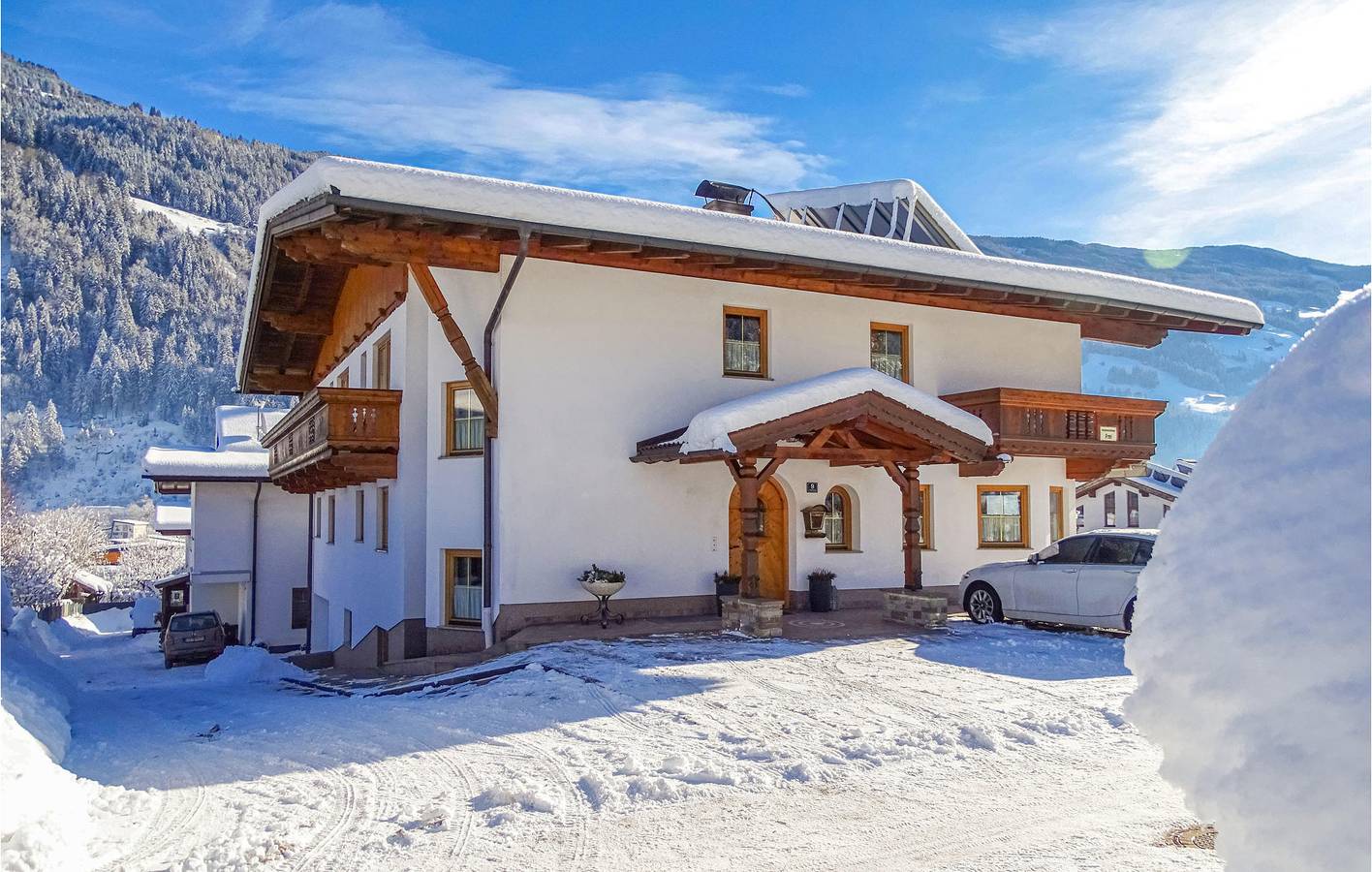 Geheel vakantieappartement, Appartement met uitzicht op Aschau, parkeerplaats en terras in Tux Alps, Aschau im Zillertal