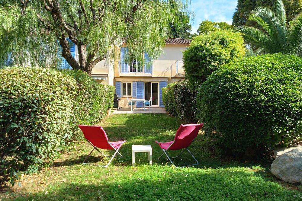 Pretty House With Garden In Residence With Swimming Pool in Antibes, Mittelmeerküste (Frankreich)