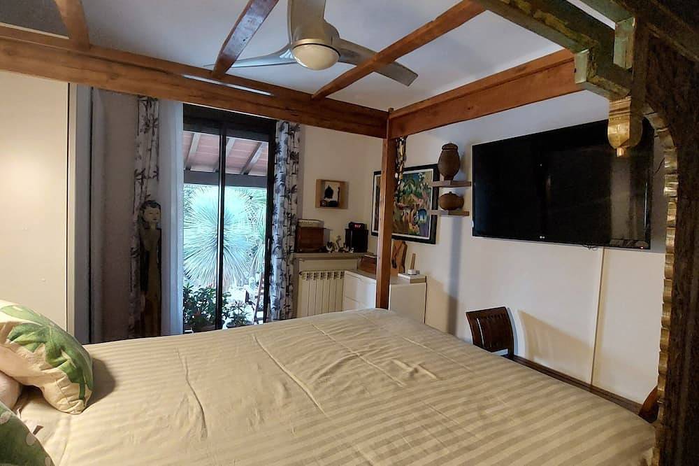 Air-conditioned 4-person house with garden and pool 10 minutes from the beach in Elna, Côte d'Améthyste