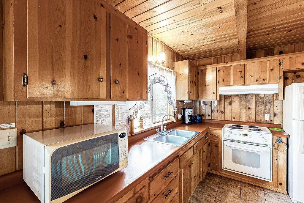 Log Cabin for 8 Guests in Bass Lake, Madera County