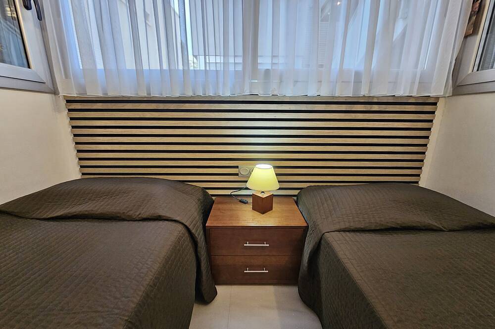 Appartement entier, Appartement de 2 chambres à Denia à distance de marche de la plage (4 personnes) in Las Marinas, Dénia