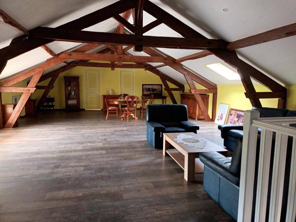 Three-Bedroom Home in Blasimon, Région de Langon
