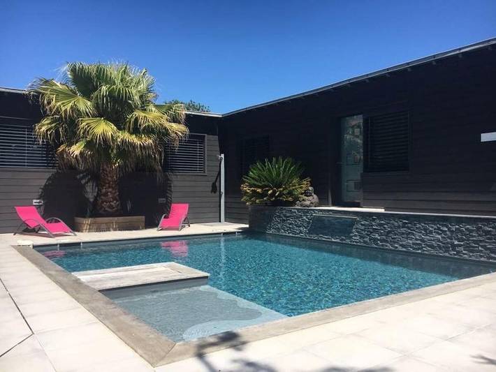 Location de vacances pour 4 personnes, avec piscine ainsi que vue et terrasse dans Plage Saint-Jean des Sables - 3