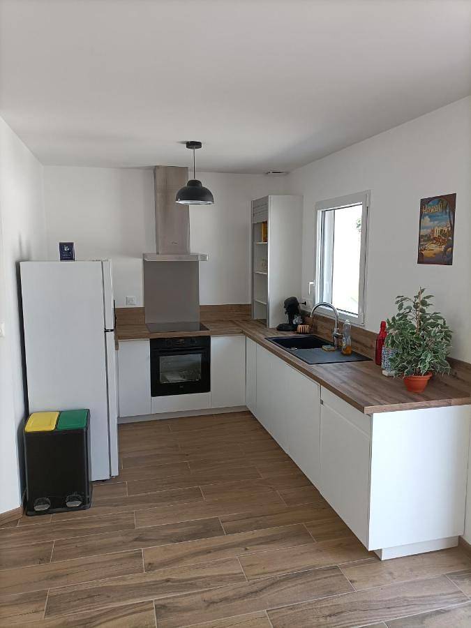 Location de vacances pour 6 personnes, avec terrasse et jardin à La Jarrie - 3