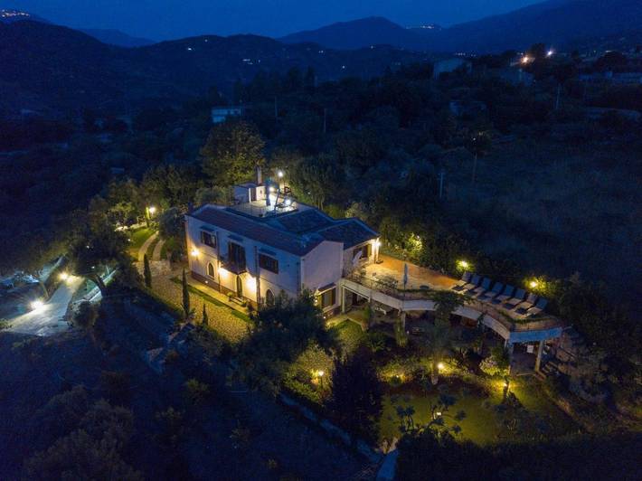 B&b per 2 persone, con Balcone e Terrazza nonché Giardino e Panorama a Castelbuono