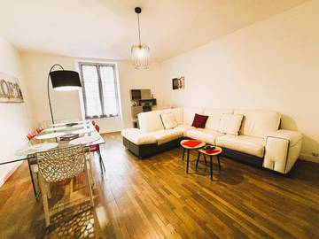 Location de vacances pour 9 personnes, avec terrasse à Couhé