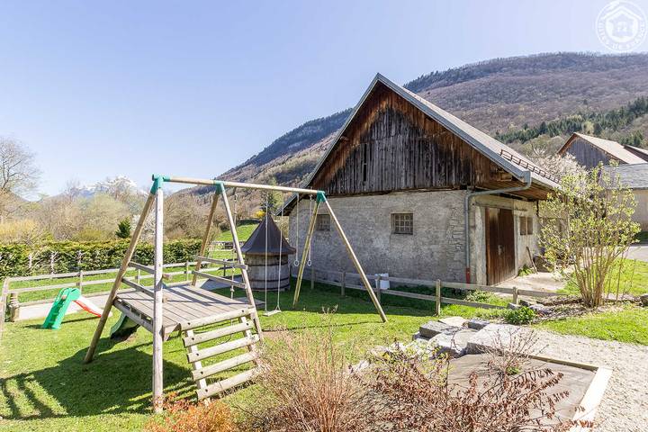 Gîte pour 10 personnes, avec jardin et terrasse dans Bauges - 4