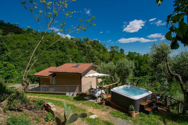 Ferienhaus für 6 Personen, mit Pool und Whirlpool sowie Garten, mit Haustier