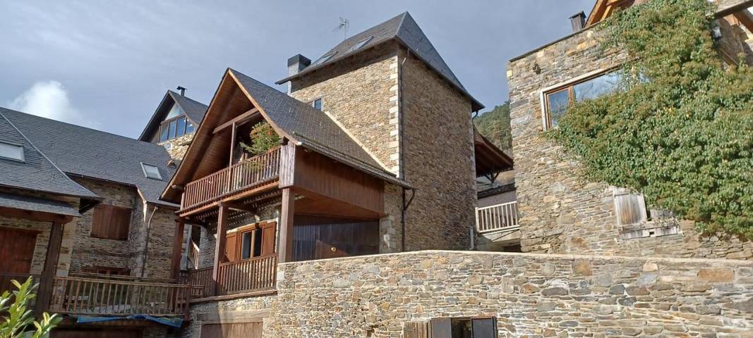 Location de vacances pour 8 personnes, avec Balcon ainsi que Terrasse et Vue à Vilamòs - 2