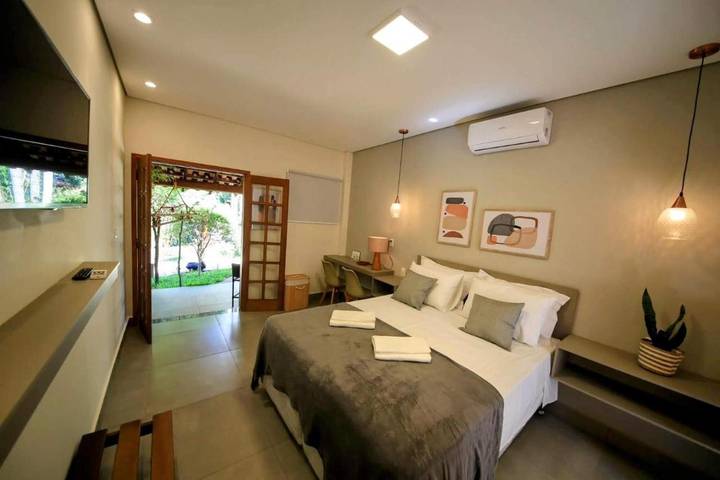 Pousadas para 2 pessoas, com jardim e piscina e ainda vista and balcão em Brotas