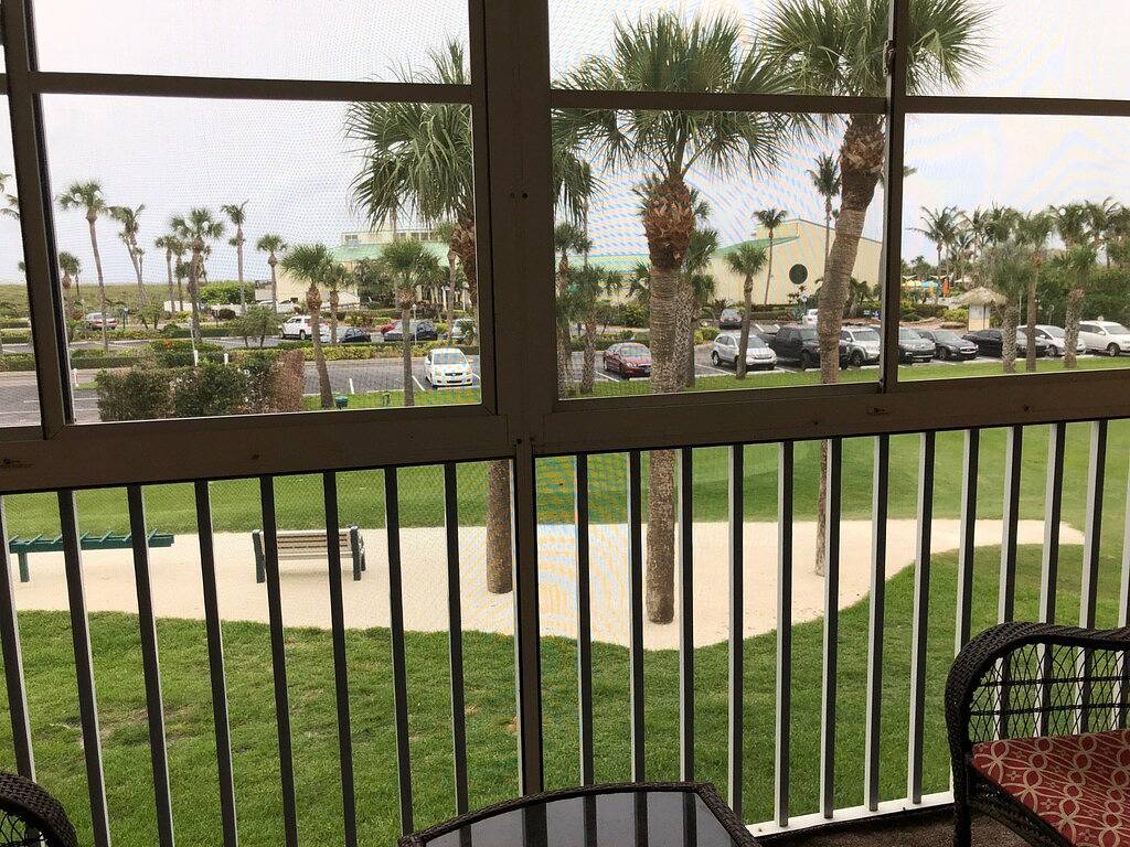 Ganze Wohnung, Chic Condo Schritte vom Strand entfernt mit allem ausgestattet, was Sie brauchen! in Fort Pierce, Hutchinson Island