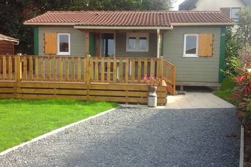 Gîte pour 8 personnes, avec terrasse ainsi que piscine et jardin à Grandcamp-Maisy
