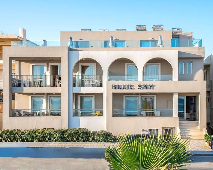 Apartahotel para 3 personas, con vistas además de balcón y piscina en Creta