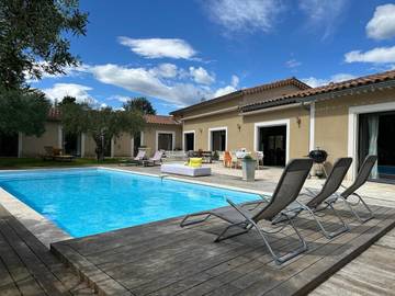 Cottage pour 8 personnes, avec terrasse ainsi que jardin et piscine à Vézénobres