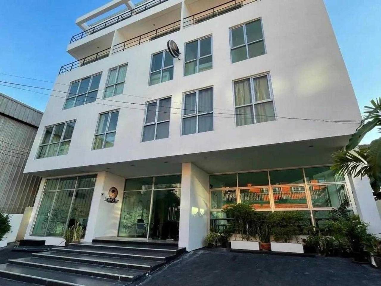 Cozy Twin Escape | Light-Filled Bangkok Hideaway in Bangkok, Thailand