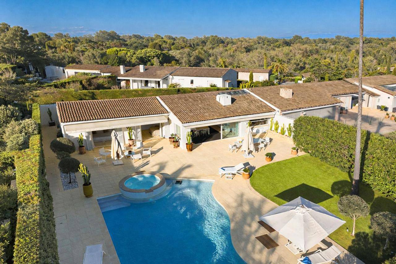Belle villa entre Nice et Cannes in Villeneuve-Loubet, Côte méditerranéenne (France)