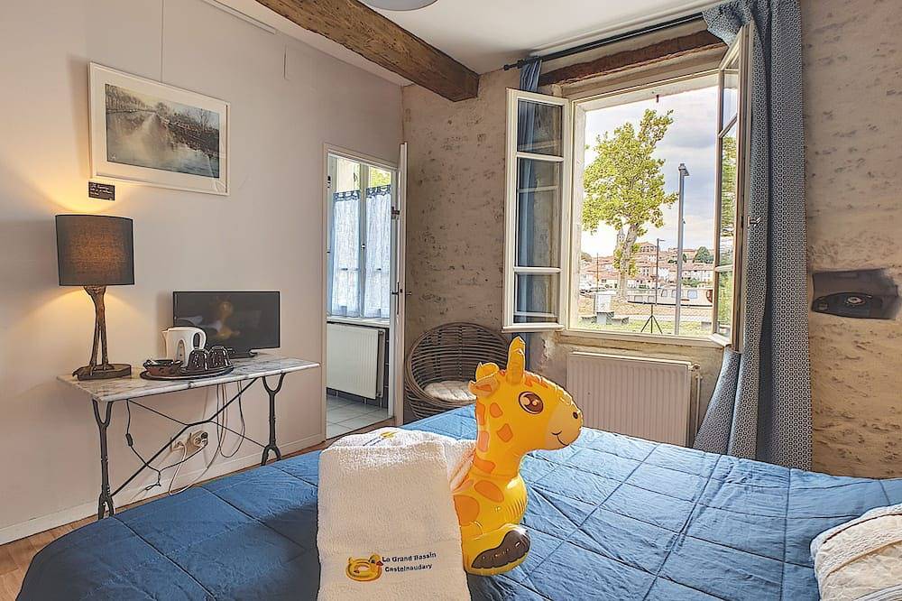 3*** gite on the banks of the Canal du Midi, private parking and enclosed grounds in Castelnaudary, Región de Carcassonne