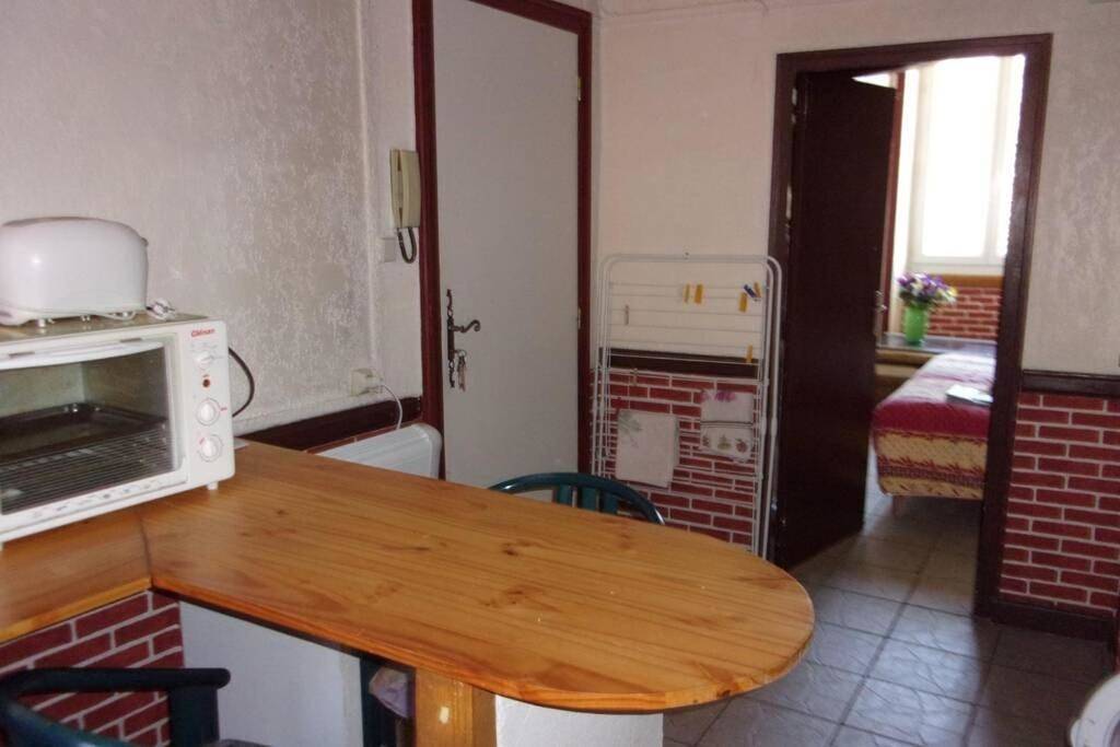 Appartement entier, Studio with Garden View in Vals-les-Bains, Parc naturel régional des Monts d'Ardèche