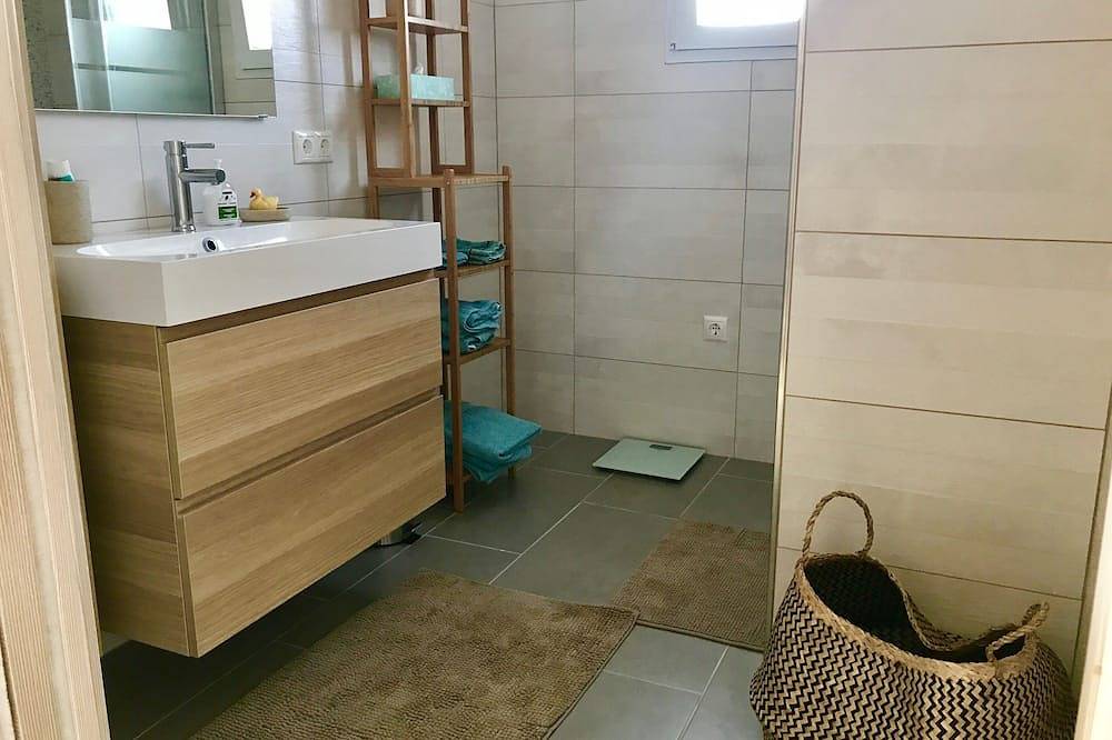 Belle villa individuelle entièrement rénovée avec piscine privée in El Chaparral, Torrevieja