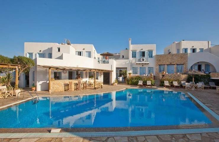 Appart’hôtel pour 4 personnes, avec Balcon et Jacuzzi ainsi que Terrasse et Piscine