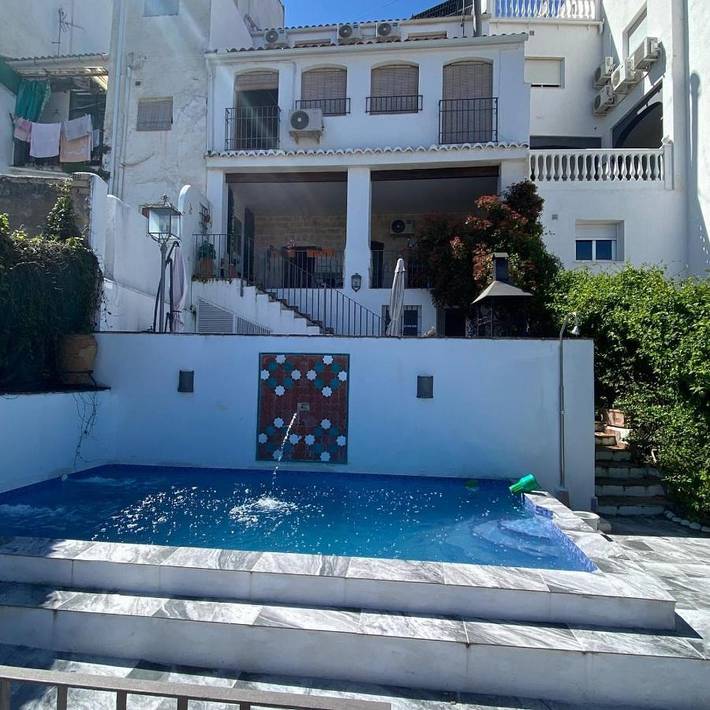 Apartamento para 12 personas, con Balcón y Terraza además de Jardín y Piscina en Luque