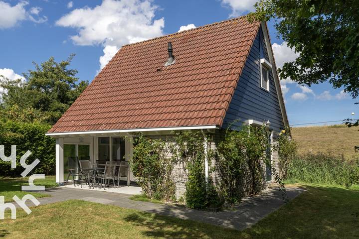 Bungalow voor 6 personen, met terras en tuin in Lauwersmeer