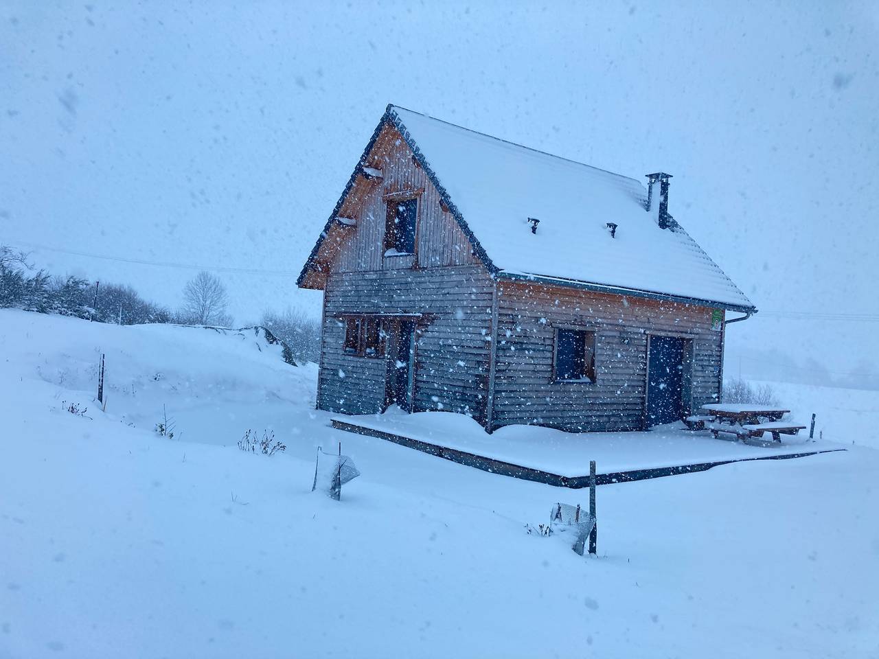 Chalet 'Artense Lodge' con vistas a la montaña, Wi-Fi y aire acondicionado in Saint-Genès-Champespe, Parque Natural Regional Volcans d'Auvergne