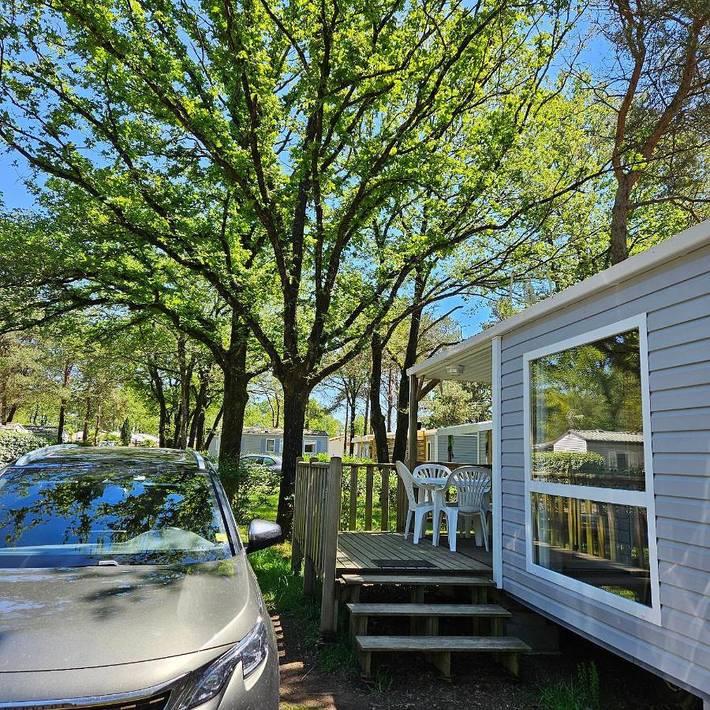 Chalet pour 5 personnes, avec Terrasse ainsi que Jardin et Piscine